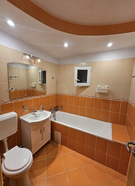 Calea 13 Septembrie, Drumul Sarii, stradal, ac, bloc din 1990