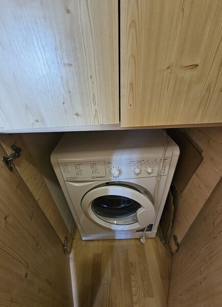 Calea 13 Septembrie, Drumul Sarii, stradal, ac, bloc din 1990