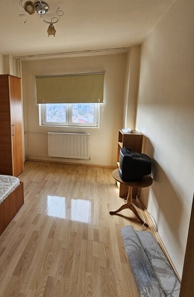 Calea 13 Septembrie, Drumul Sarii, stradal, ac, bloc din 1990